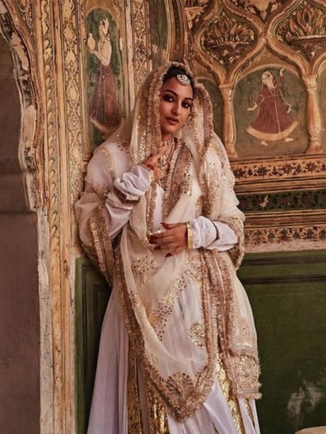 दुल्हन बनी सोनाक्षी सिन्हा! गोल्डन ड्रेस पहनकर ढ़ाया कहर, देखें Photos