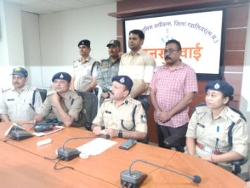 व्यापारी को हनी ट्रैप में फंसाकर लाखों की ठगी करने वाले गिरोह का पर्दाफाश, चार गिरफ्तार