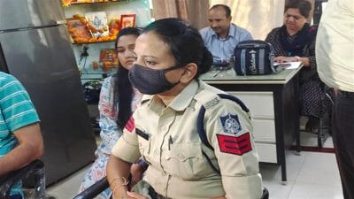 Indore: रिश्वत लेते धराई परदेसीपुरा की हेड कॉन्स्टेबल, लोकायुक्त ने की कार्रवाई