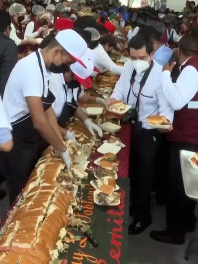 मेक्सिको सिटी के शेफ ने बनाया 74 मीटर लंबा सैंडविच, तोड़ा वर्ल्ड रिकॉर्ड