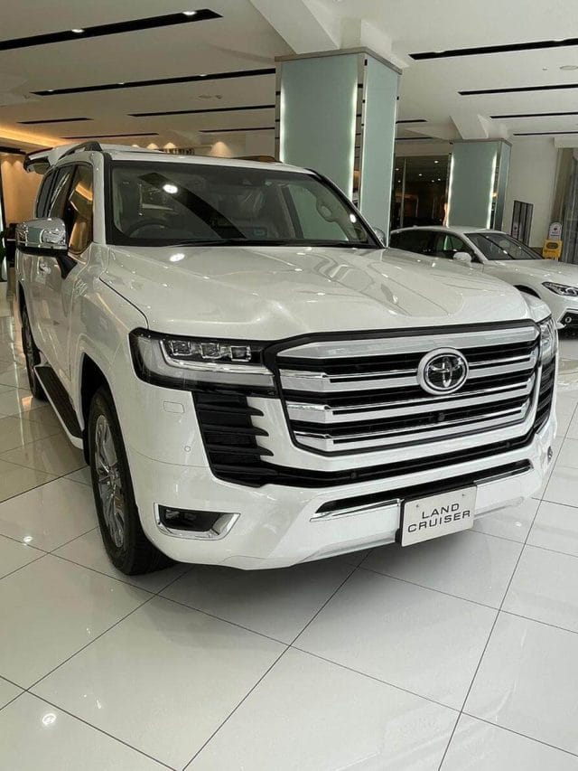 Toyota Land Cruiser LC 300 की बुकिंग हुई शुरू