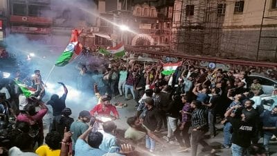 Indore : इंडिया की जीत पर इंदौर के राजवाड़ा चौक पर जोरदार आतिशबाजी, जश्न में झूमते नजर आए लोग