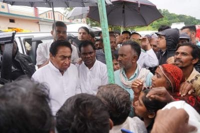 धार के कारम डेम को देखने के बाद प्रभावितों से मिले कमलनाथ, कहा-भ्रष्टाचार व घटिया निर्माण घटना की वजह