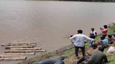 MP News: फिल्म पुष्पा स्टाइल में नदी में सागोन बहाकर ले जा रहे थे तस्कर, पुलिस ने किया गिरफ्तार