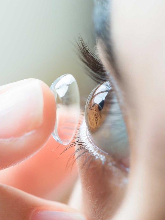 Contact Lens Side Effects : सावधान! आंखों में होते हैं ये सीरियस इन्फेक्शन