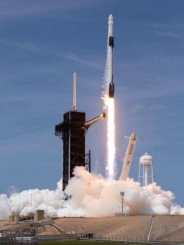 SpaceX ने 46 सैटेलाइट के साथ फाल्कन 9 रॉकेट किया लॉन्च