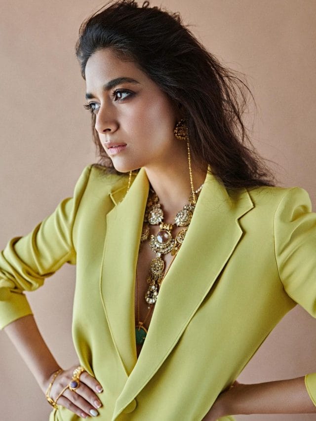 ग्लैमरस दिखने के चक्कर में बुरी तरह ट्रोल हुई Keerthy Suresh