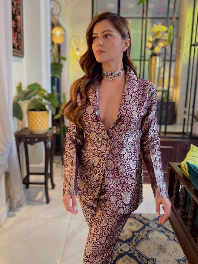 इस हॉट ड्रेस में Rubina Dilaik ने फ्लॉन्ट किया परफेक्ट फिगर, दिए ऐसे पोज