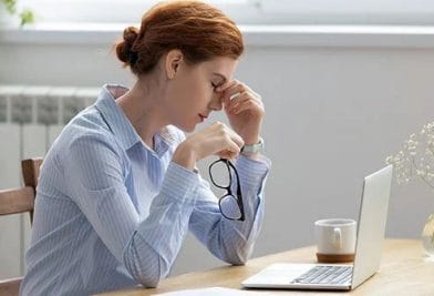 पुरुष की अपेक्षा महिलाएं अधिकतर होती हैं सिर दर्द का शिकार, जानें क्यों