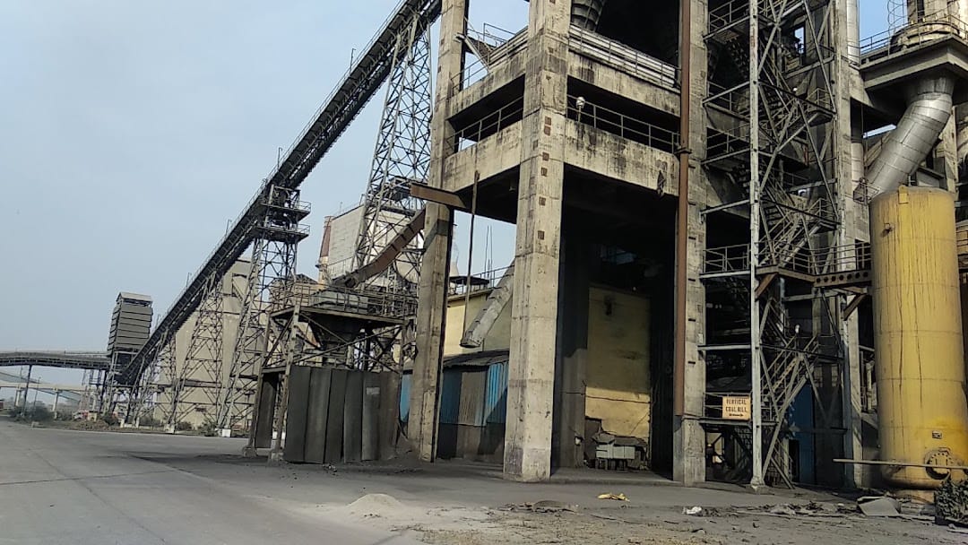 Labour of kjs cement plant was killed angry employees do Strike केजेएस