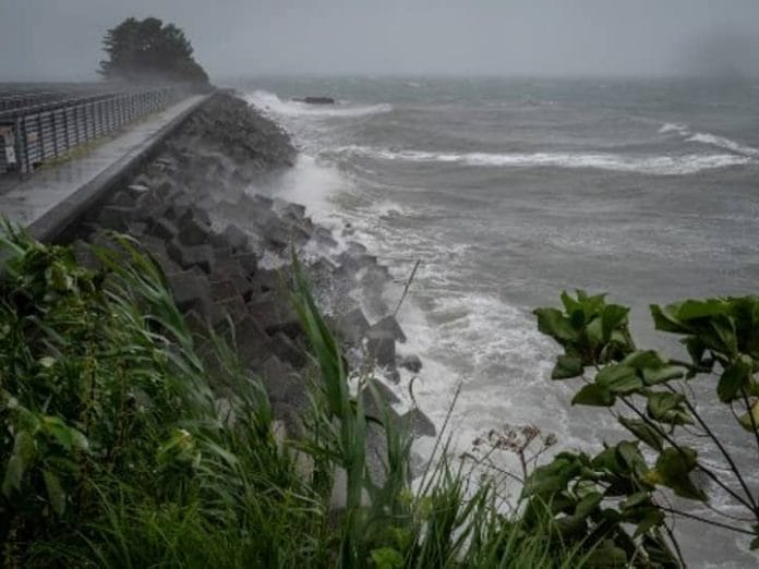 जापान की ओर तेजी से बढ़ रहा 'नानमाडोल' तूफान, जानिए कितना विनाशकारी होगा यह तूफान