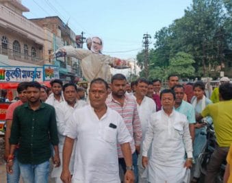 Dabra : पोषण आहार घोटाले के खिलाफ कांग्रेस का प्रदर्शन, फूंका पुतला