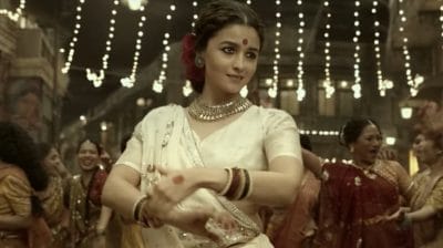 Navratri : इन बॉलीवुड गानों के बिना अधूरी है नवरात्रि की धूम, आप भी प्लेलिस्ट में करें ऐड