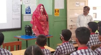 स्कूल में बच्चों को पढ़ाती है कबाड़ से बनी यह शालू रोबोट, मिल चुके हैं कई सारे अवॉर्ड्स