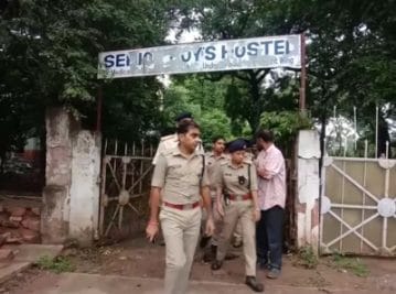 जूनियर डॉक्टर्स ने IPS के साथ की अभद्रता, मोबाइल और चाबी छीनी, PSO के साथ की मारपीट, पुलिस छावनी बना हॉस्टल