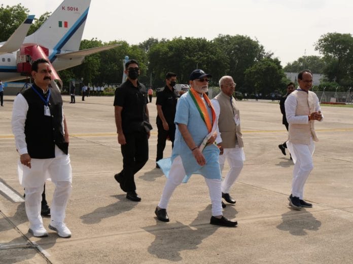 कूनो नेशनल पार्क में दिखा PM Modi का खास अंदाज, चीतों को छोड़ा और फोटोग्राफी भी की