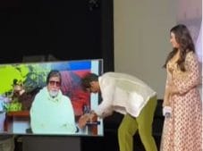 अमिताभ बच्चन के बार-बार पैर छूते हुए नजर आए सुनील ग्रोवर, देखे वीडियो