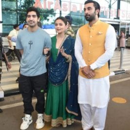 आज 6 बजे बाबा महाकाल की संध्या आरती में शामिल होंगे Alia-Ranbir, इंदौर एयरपोर्ट पर आए नजर