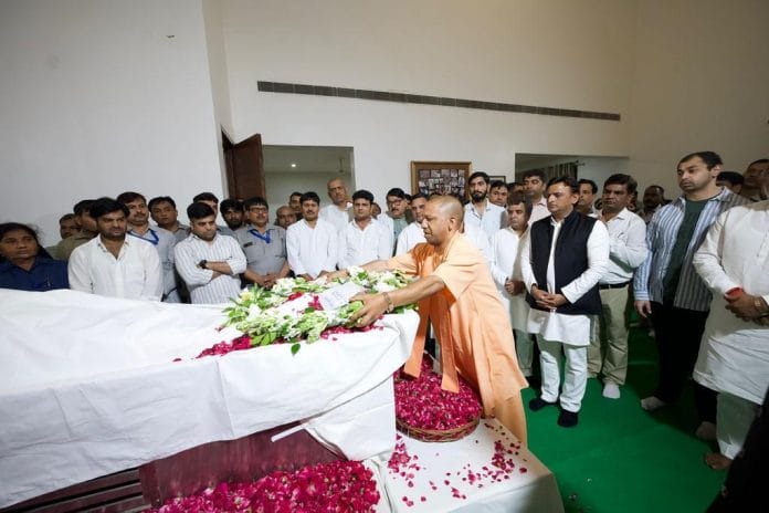 पंचतत्व में विलीन हुए मुलायम सिंह यादव, राजकीय सम्मान के साथ किया गया अंतिम संस्कार