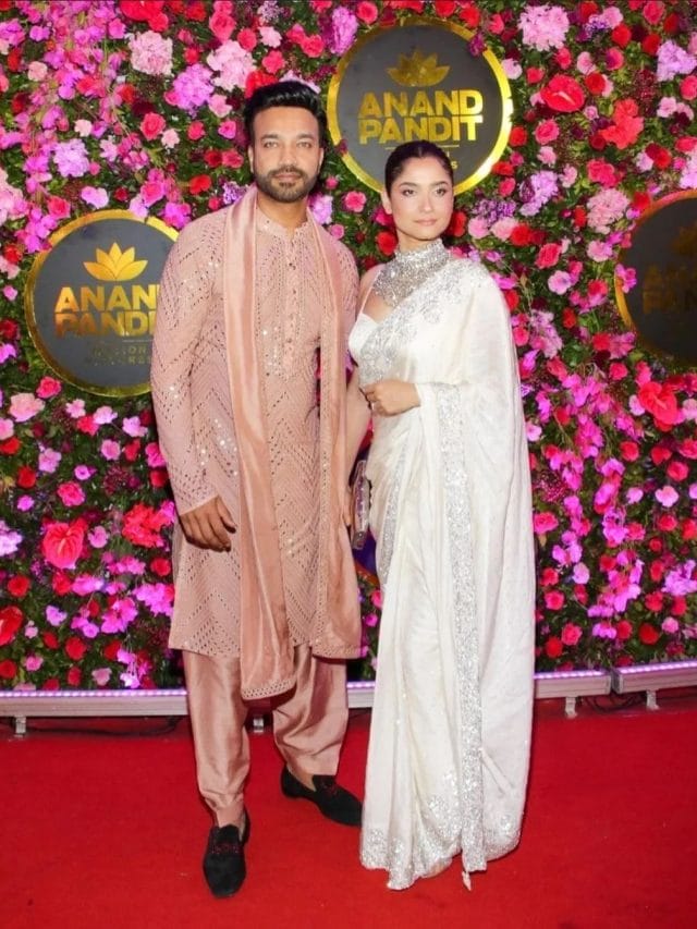 अंकिता-विक्की के ट्रेडिशनल लुक पर फिदा हुए फैंस, देखें खूबसूरत फ़ोटोज़…