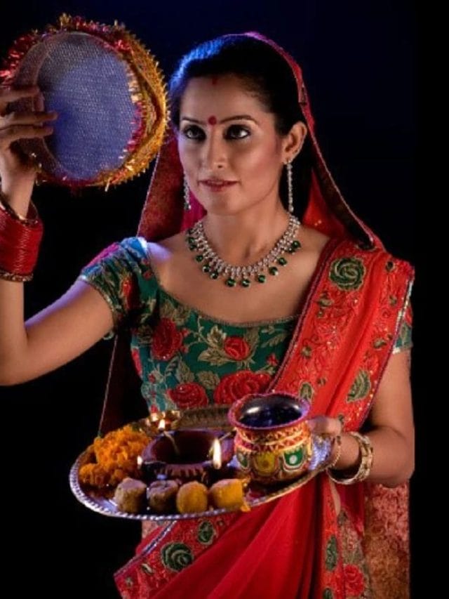 करवा चौथ पर राशि के अनुसार पहने इन रंगों के वस्त्र और गहने, देखें