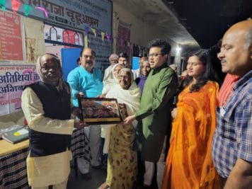 सभी वृद्ध हमारे माता-पिता समान, इनका ध्यान रखना हमारा काम: कलेक्टर