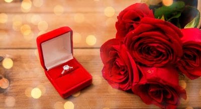 Karwa Chauth 2022 : करवा चौथ पर वाइफ को दें ये आकर्षक गिफ्ट, घरेलू हों या कामकाजी सभी को आएंगे पसंद