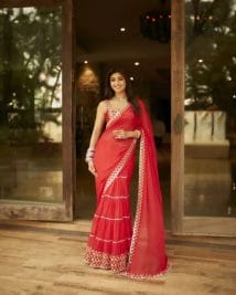 करवा चौथ के दिन सुर्ख लाल रंग की साड़ी में नजर आई Shilpa Shetty, खूबसूरती के मुरीद हुए फैंस