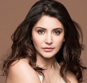 झूलन गोस्वामी के अवतार में नजर आई Anushka Sharma, सोशल मीडिया पर वायरल हुई तस्वीरें