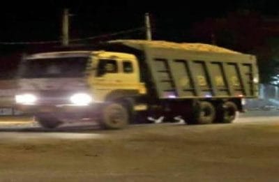 बेखौफ रेत माफिया : राजस्थान से रेत लाकर सरकार को लगा रहे राजस्व का चूना, ओवरलोड डंपर खराब कर रहे सड़कें