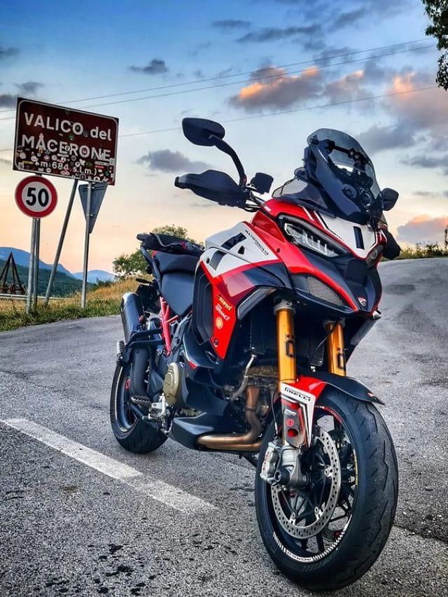 तहलका मचाने आ गई भारत में Ducati की नई धाकड़ बाइक, जानें कीमत