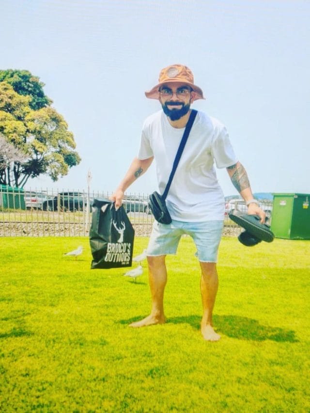 अनुष्का शर्मा ने शेयर की विराट कोहली की Funny तस्वीरें, यहाँ देखें