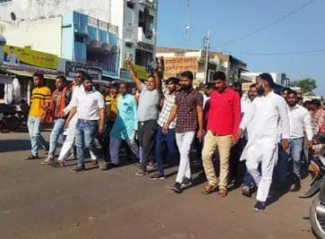 मंदसौर में नाबालिग से दुष्कर्म, विरोध में उतरा हिंदू संगठन, आरोपी के मकान पर चला बुलडोजर