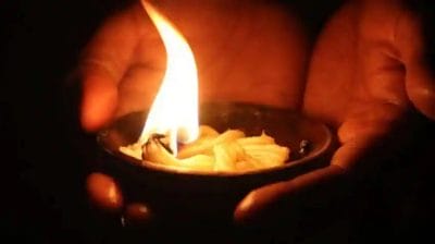 Kartik Purnima 2022: कार्तिक पूर्णिमा पर श्रद्धालुओं ने सिवनी के वैनगंगा नदी तट पर आरती कर किया दीप दान