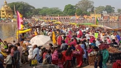 Kartika Purnima : पूर्णिमा पर लाखों श्रद्धालुओं ने किया शिप्रा नदी के तट पर स्नान, देखें फोटो