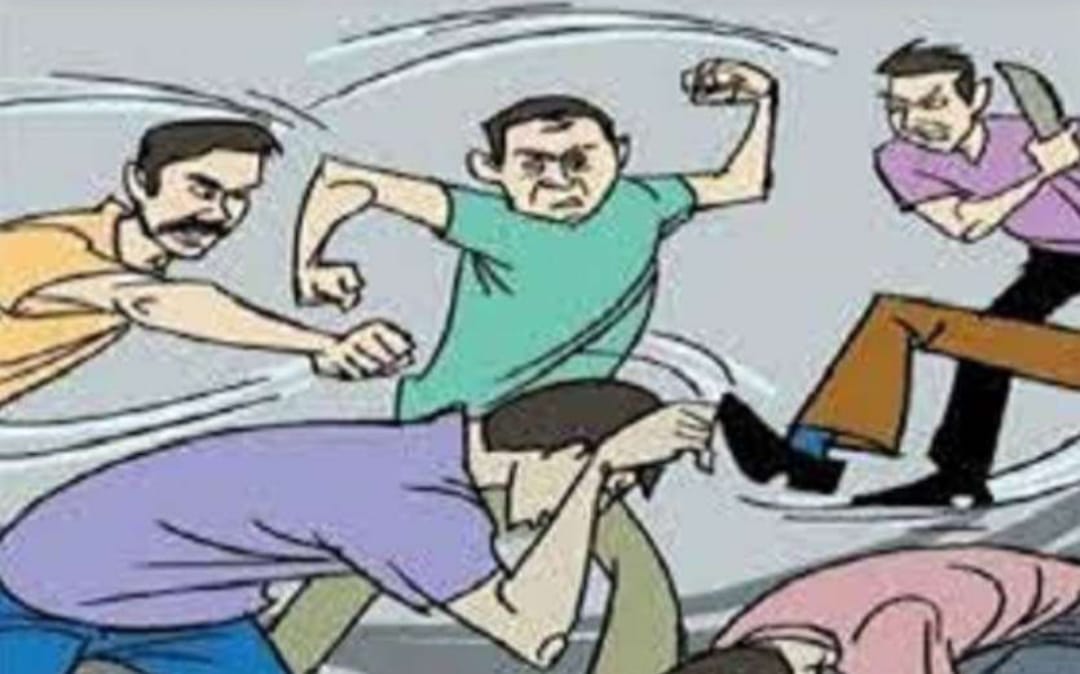 The two sides clashed over the issue of the status of the film Pathaan, fiercely kicked and punched Marpit