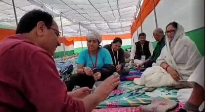 Bharat Jodo Yatra : भारत जोड़ो यात्रा में कविता के रंग, अमृता राय ने लिया कवि संपत सरल की कविताओं का आनंद