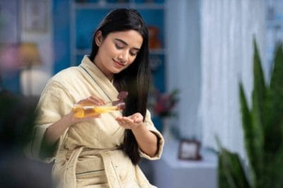 बालों को चमकदार, घना और मजबूत बनाएंगे दादी मां के ये नुस्खें, ऐसे करें इस्तेमाल