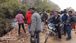 Neemuch News : कार की टक्कर से बाइक सवार दो युवक हुए घायल