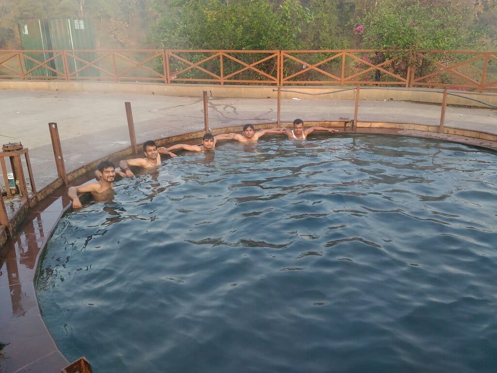 MP का ये गर्म कुंड है बेहद फेमस, स्नान करने से मिलती है इन रोगों से मुक्ति