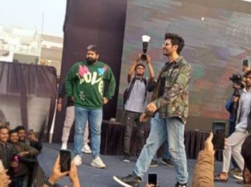 इंदौर पहुंचे Kartik Aryan, चखा 56 का जायका, किया Shehzada का प्रमोशन