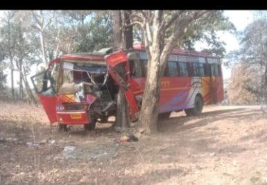 Singrauli News: बारात वापस लेकर जा रही बस अनियंत्रित होकर पेड़ से टकराई, 3 लोगों की हुई मौत, कई लोग घायल