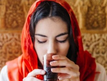 Kashmiri Water: इस जादुई पानी में छुपा है कश्मीरी महिलाओं की खूबसूरती का राज, खास तरह से करती हैं इस्तेमाल