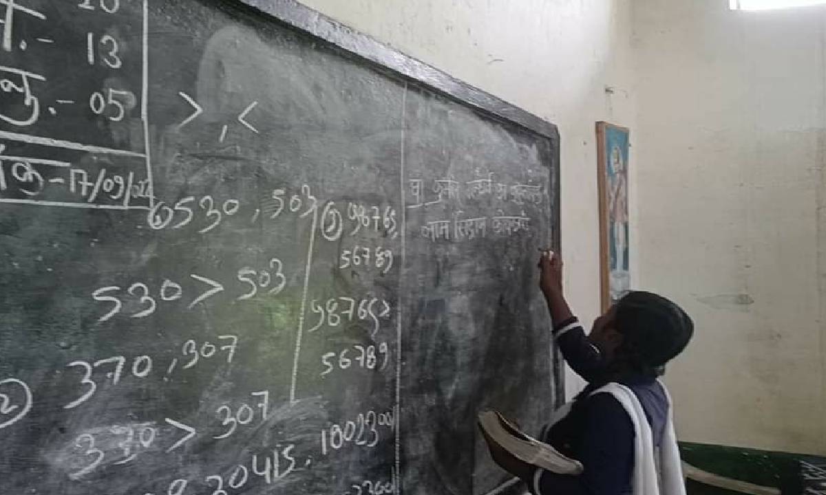 MP News: शिक्षकों की होली हो सकती है बेरंग, चार महीनों से नहीं मिला वेतन