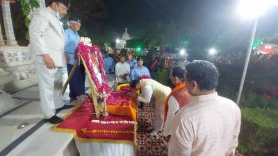 सीएम शिवराज ने माधवराव सिंधिया को दी श्रद्धांजलि, ग्वालियर पहुंचकर भजन संध्या में हुए शामिल