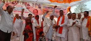 मंत्री कमल पटेल ने अपना अभिनंदन समारोह वीर सपूत की याद में उनके परिजनों को किया समर्पित