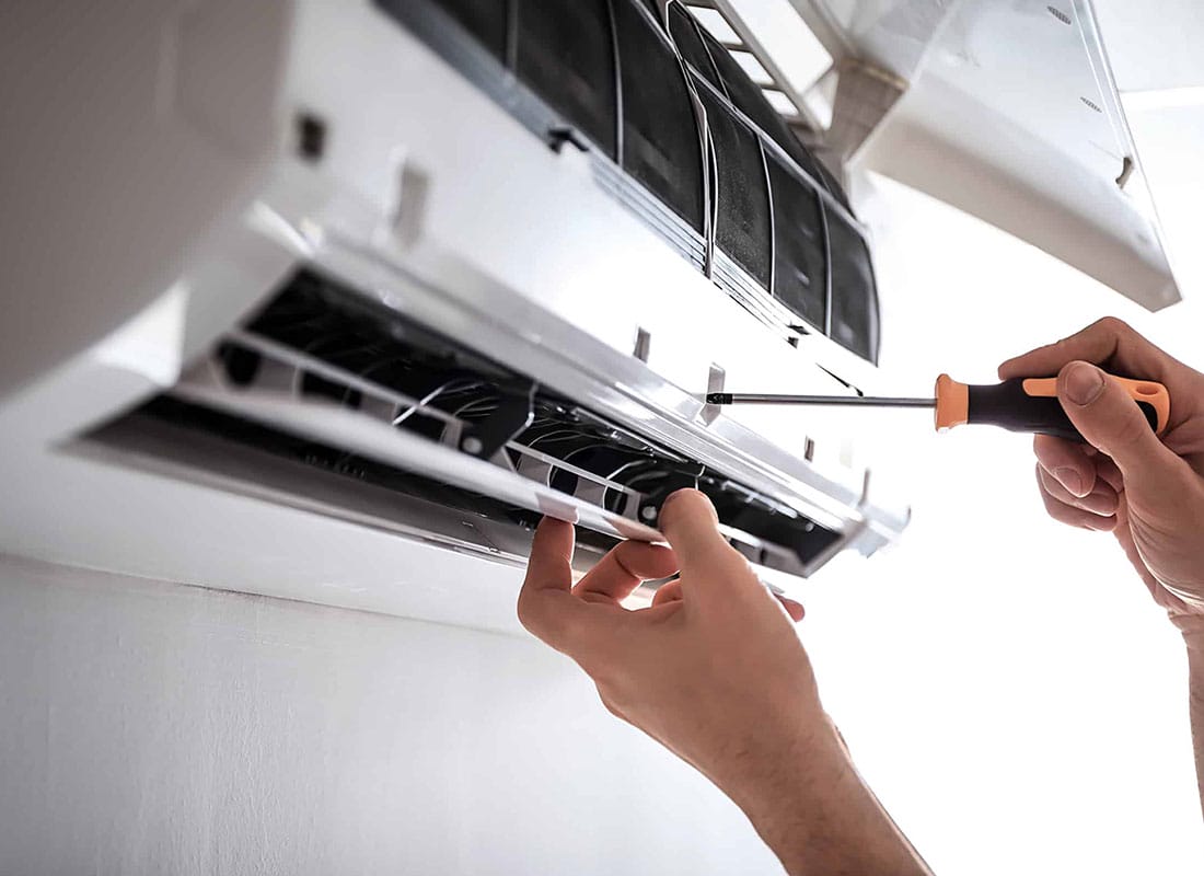AC Maintenance: महीनों से बंद पड़े AC का स्विच दबाने से पहले कर लें ये जरूरी काम, वरना हो सकता है हजारों का नुकसान