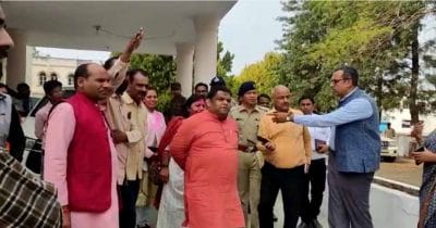 Dindori News : जुनवानी हॉस्टल में पीड़ित छात्राओं से राष्ट्रीय बाल आयोग अध्यक्ष ने की मुलाकात, दिया कार्रवाई का आश्वासन