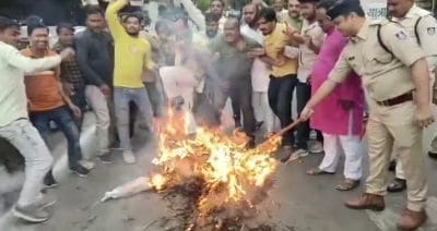 नाबालिग के साथ दुष्कर्म से भड़की कांग्रेस, शिवराज सरकार का पुतला फूंका