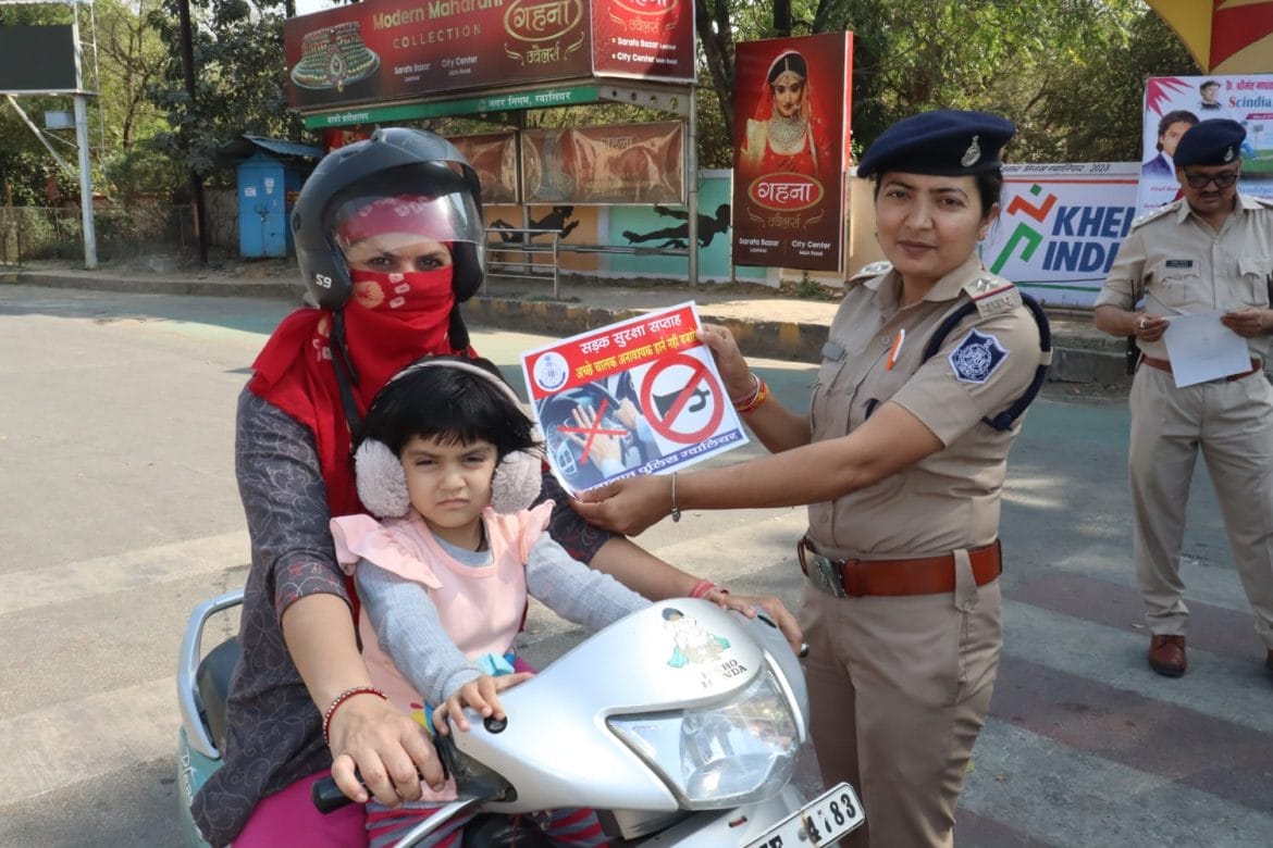 World Women's Day 2023 : महिला पुलिस के हाथ में ट्रैफिक व्यवस्था, एसपी ने किया सम्मानित